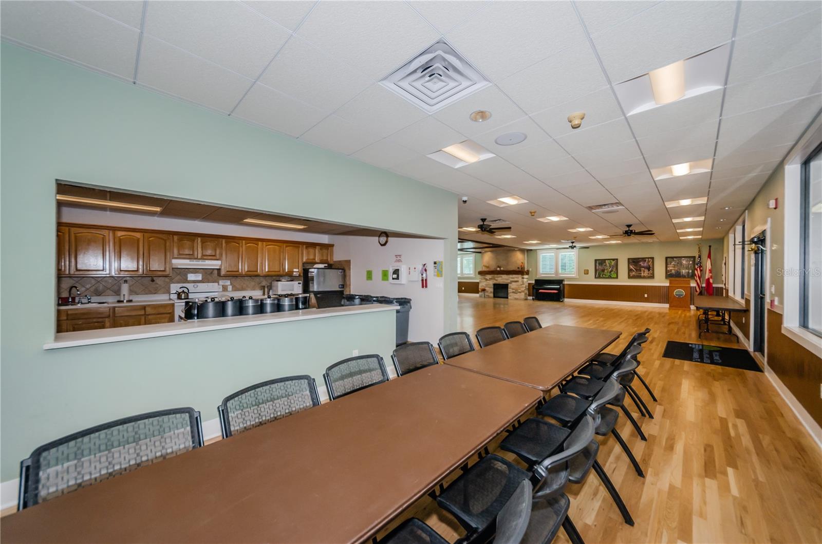 Image 61 of 100 For 3420 Stonehaven Court E D