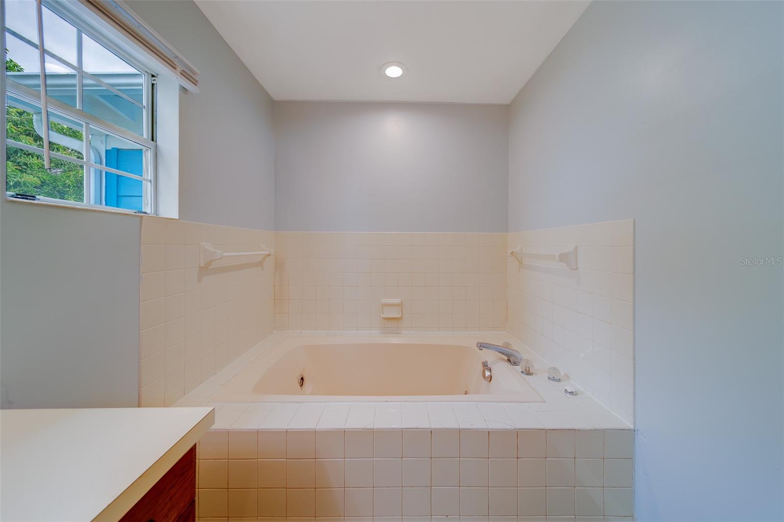 Image 32 of 54 For 810 2nd Avenue Nw