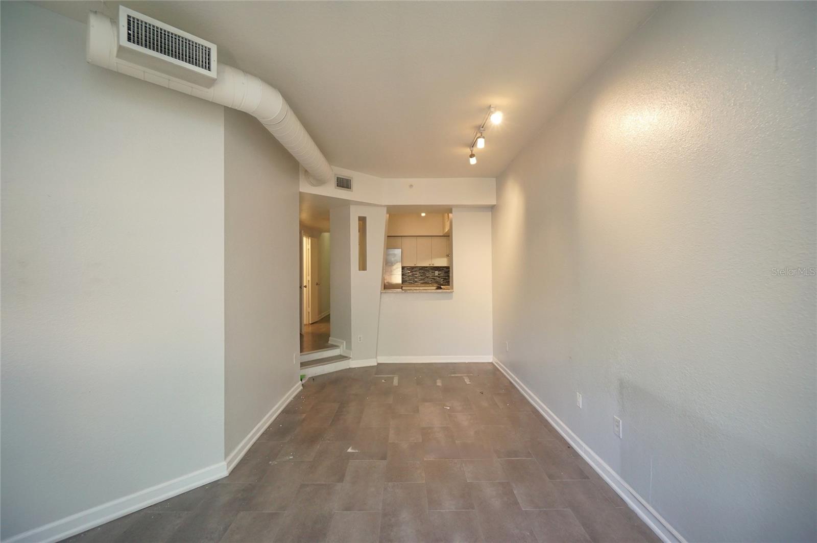 Image 11 of 16 For 2411 Horatio Street 539