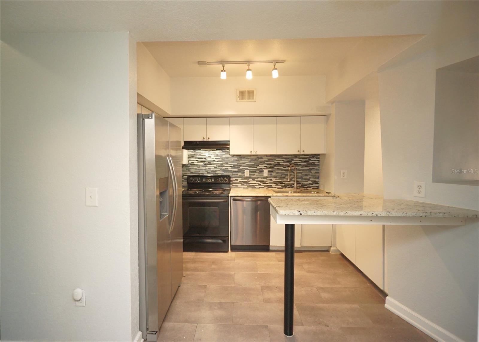 Image 3 of 16 For 2411 Horatio Street 539