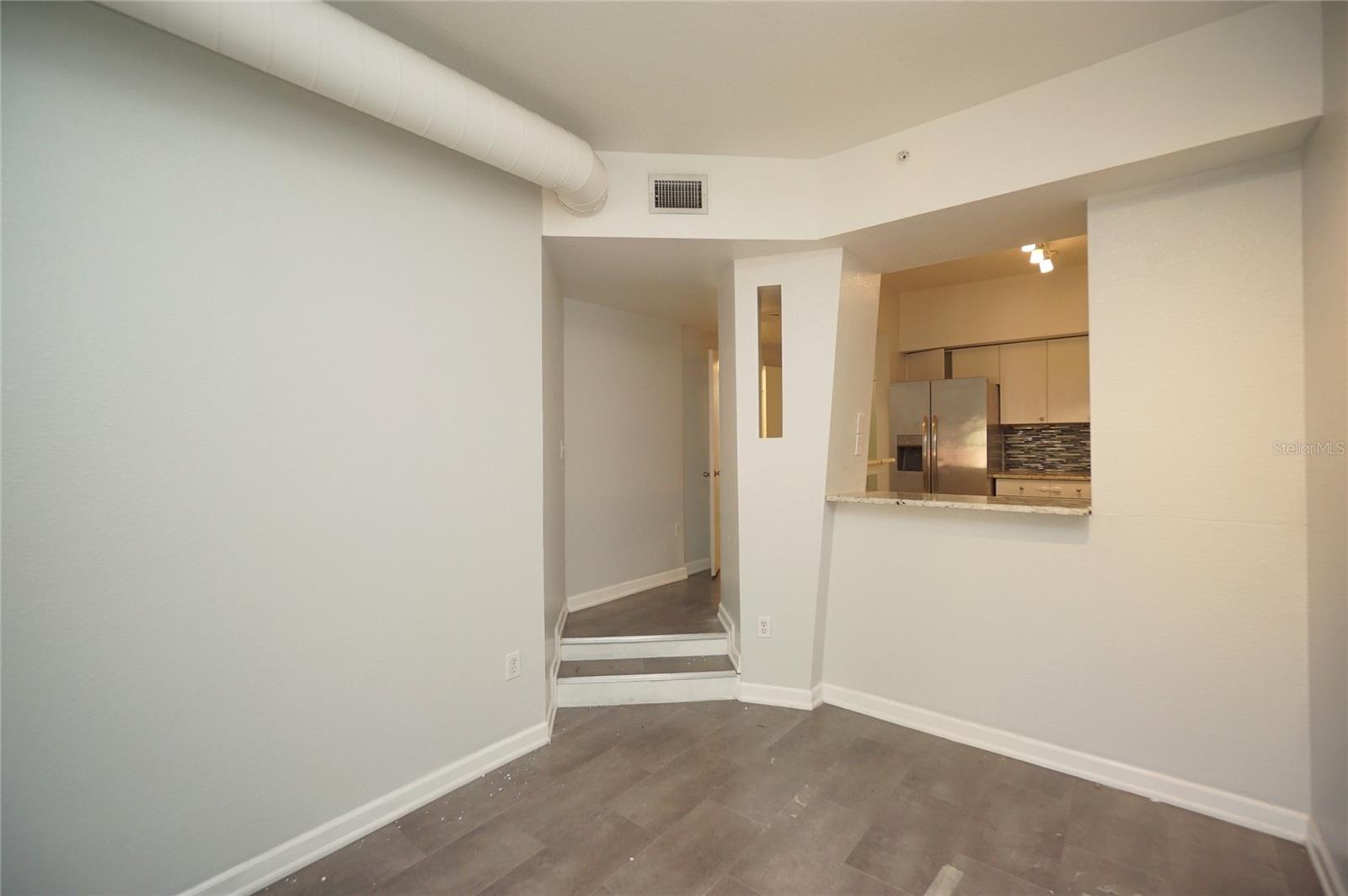 Image 7 of 16 For 2411 Horatio Street 539