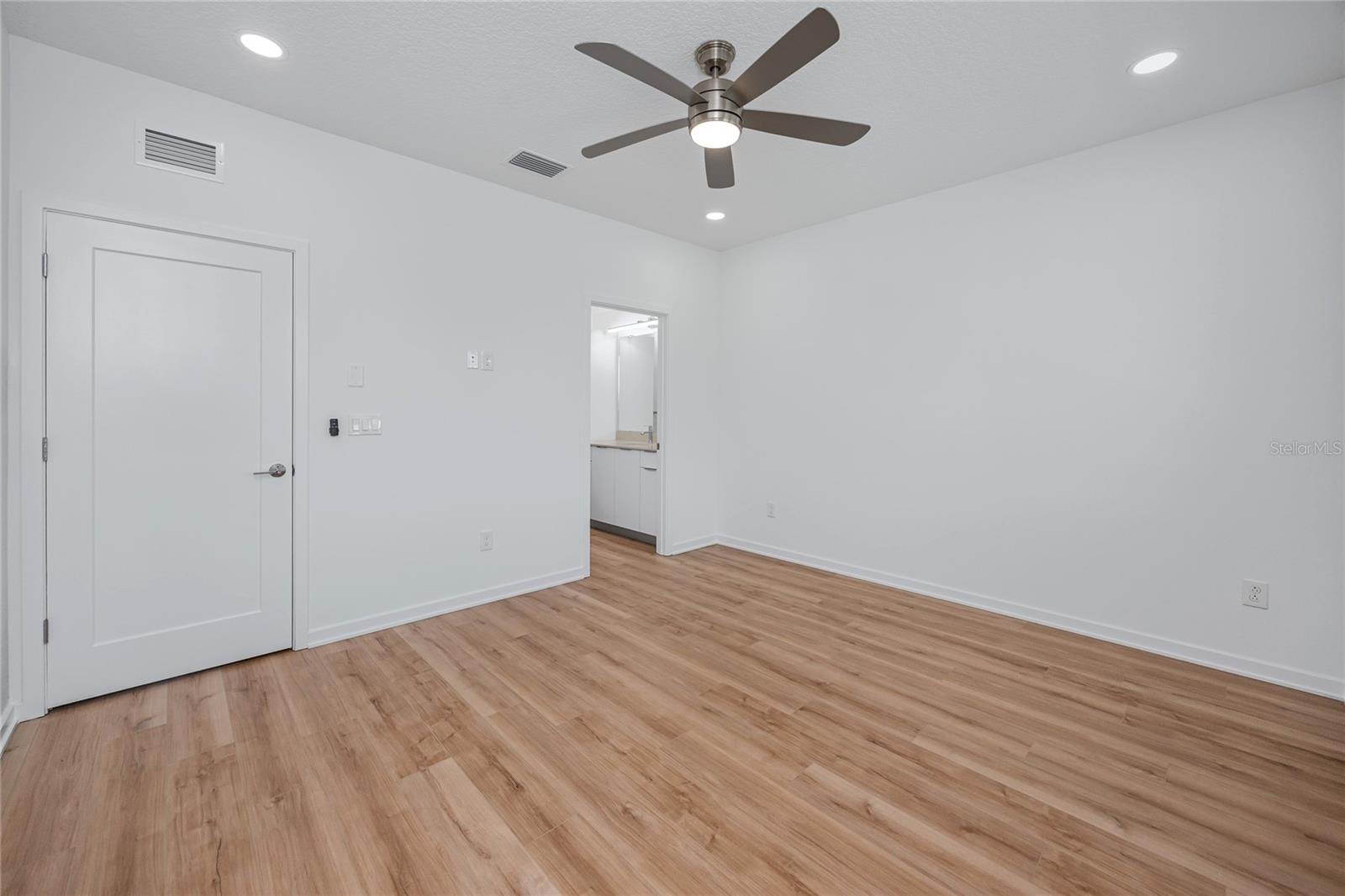 Image 29 of 46 For 3402 28th Avenue 2