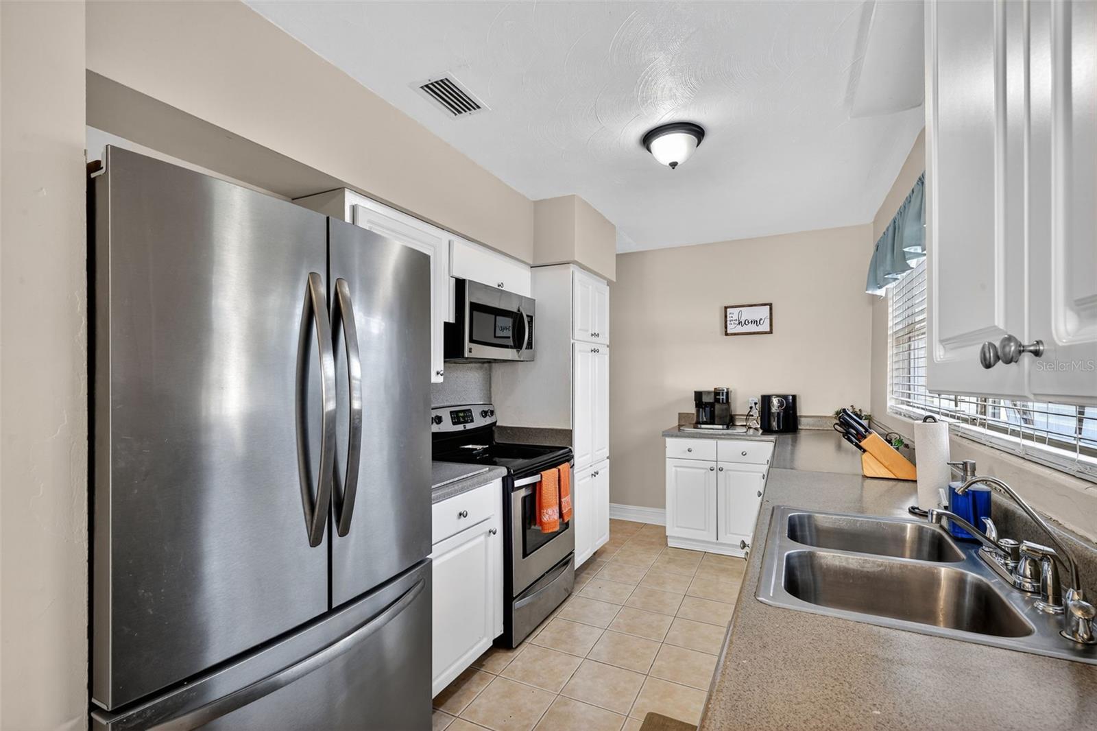 Image 11 of 28 For 13583 Croft Drive N