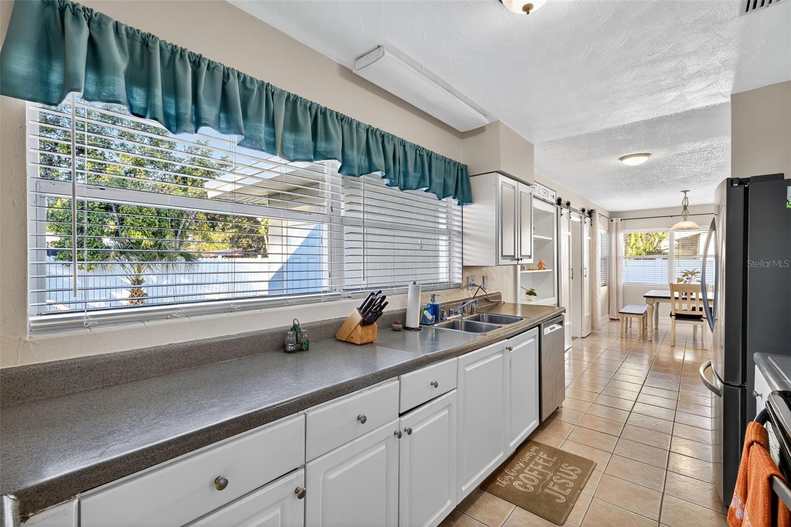 Image 12 of 28 For 13583 Croft Drive N