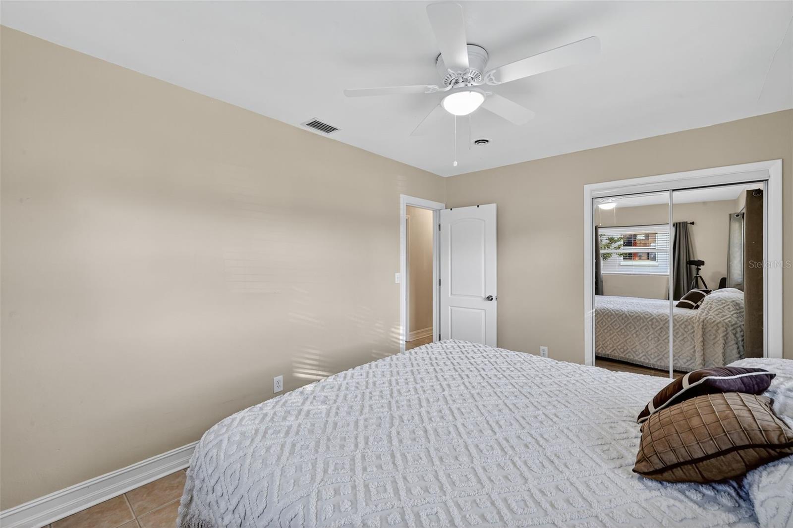 Image 17 of 28 For 13583 Croft Drive N