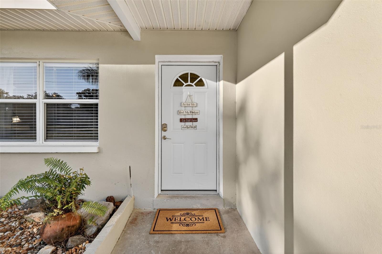 Image 3 of 28 For 13583 Croft Drive N