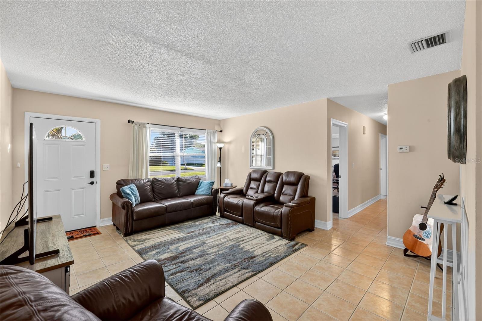 Image 4 of 28 For 13583 Croft Drive N