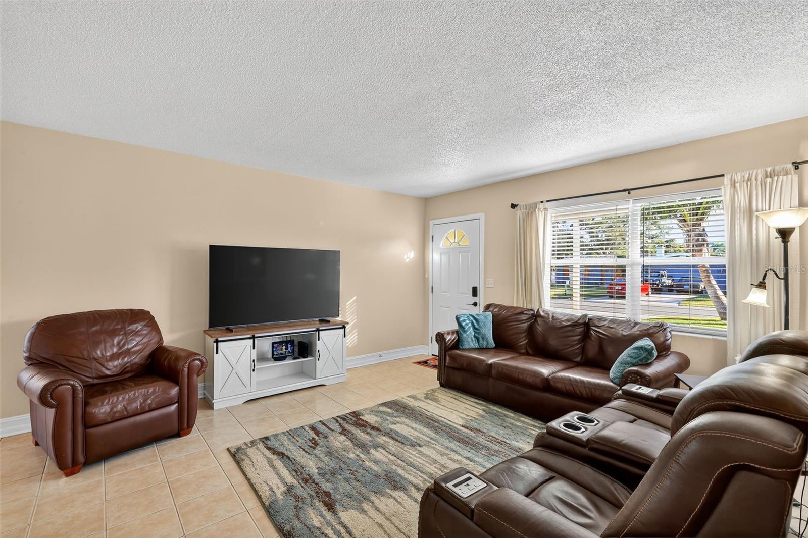 Image 5 of 28 For 13583 Croft Drive N