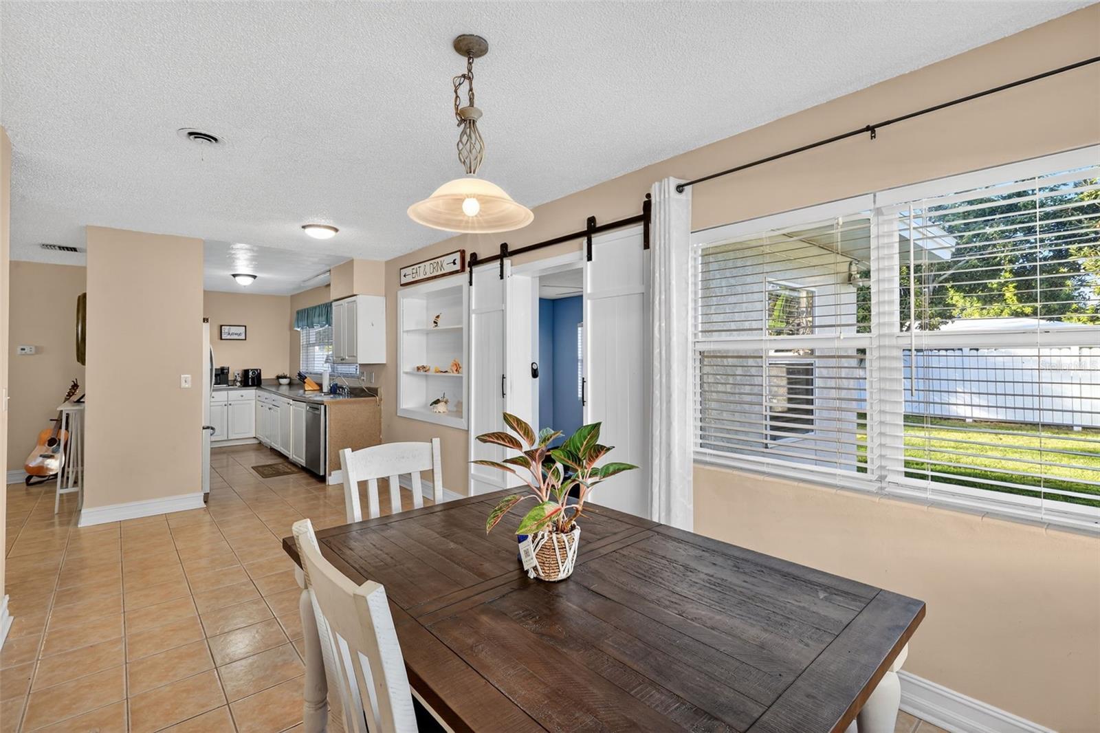 Image 7 of 28 For 13583 Croft Drive N