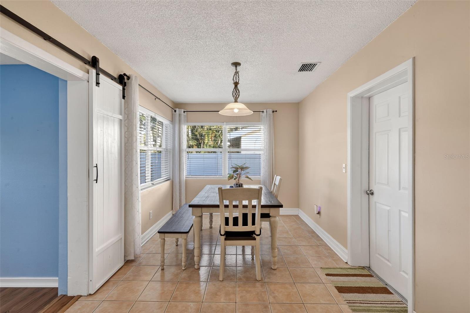 Image 8 of 28 For 13583 Croft Drive N