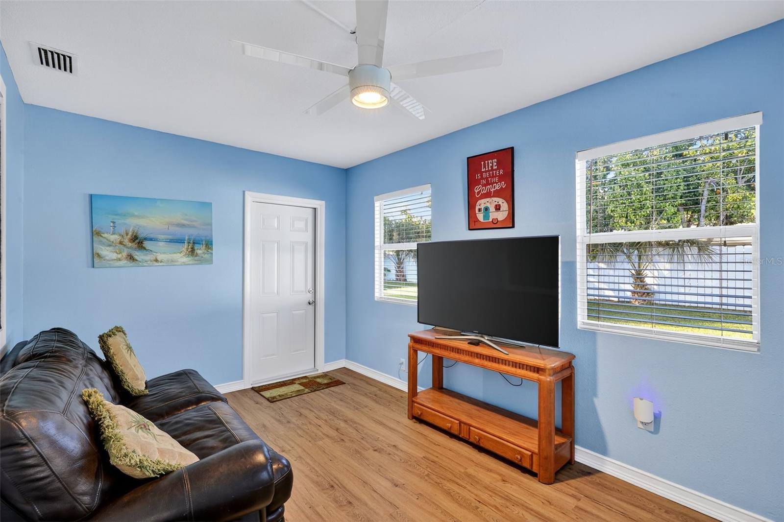 Image 9 of 28 For 13583 Croft Drive N