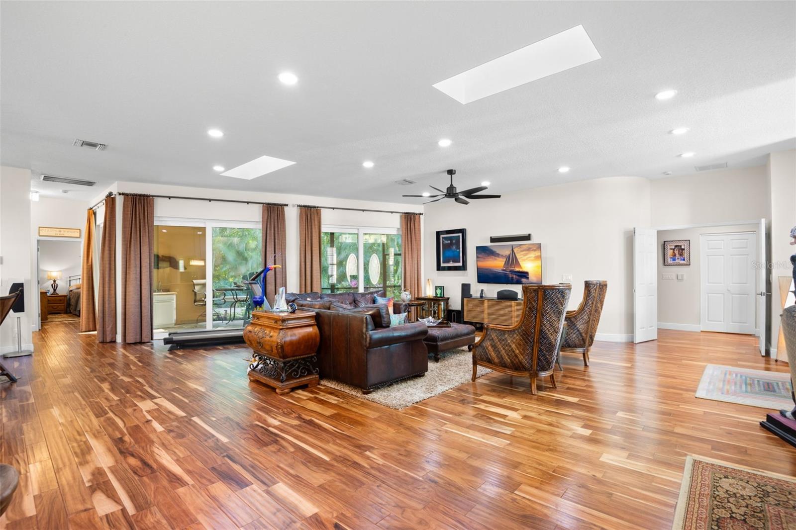 Image 8 of 60 For 3045 Crest Drive