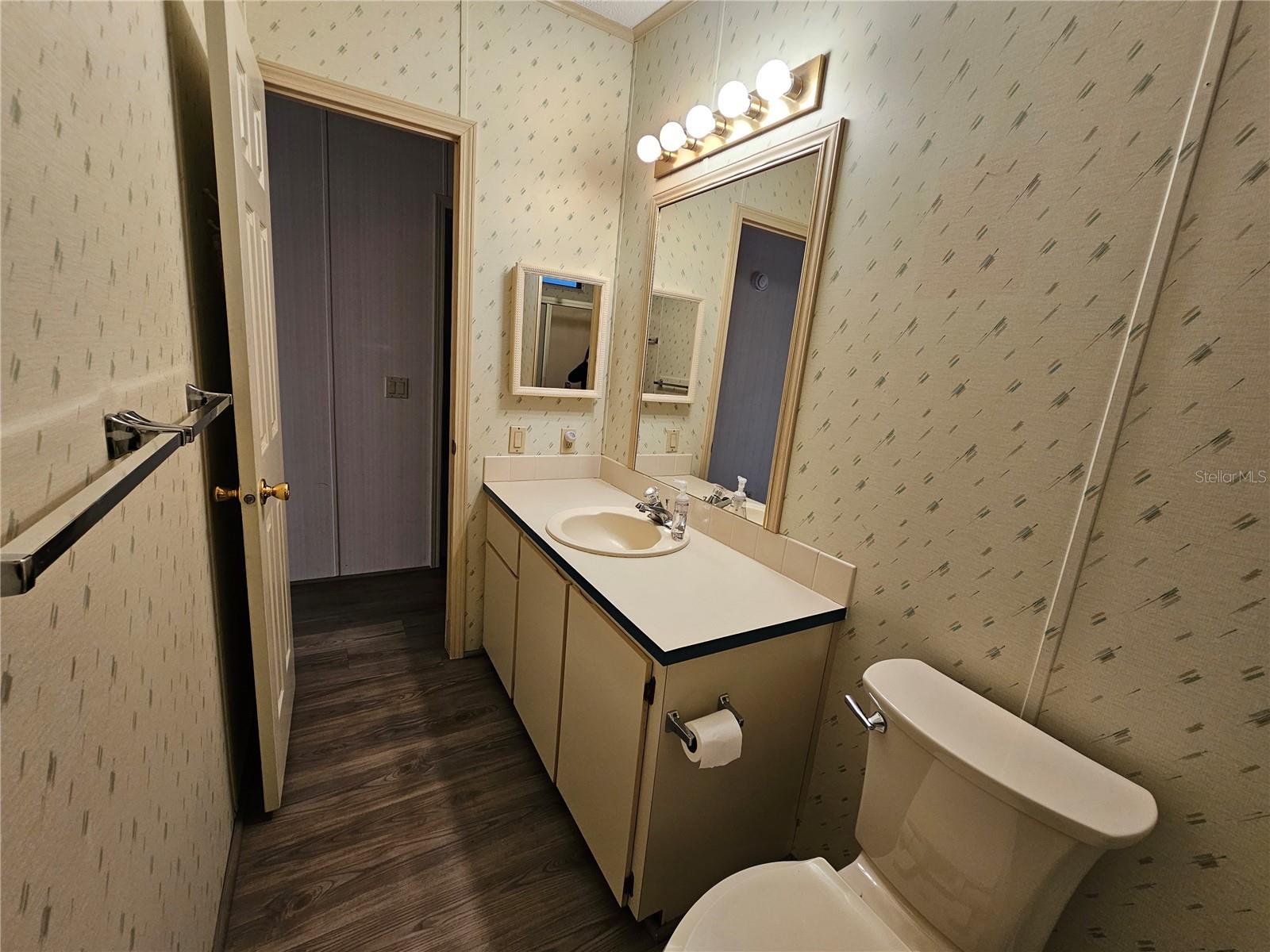 Image 25 of 34 For 101 Dolphin Drive N