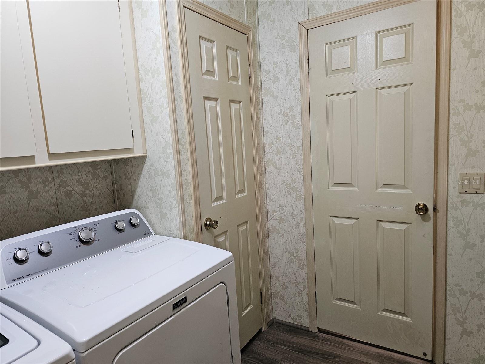 Image 28 of 34 For 101 Dolphin Drive N