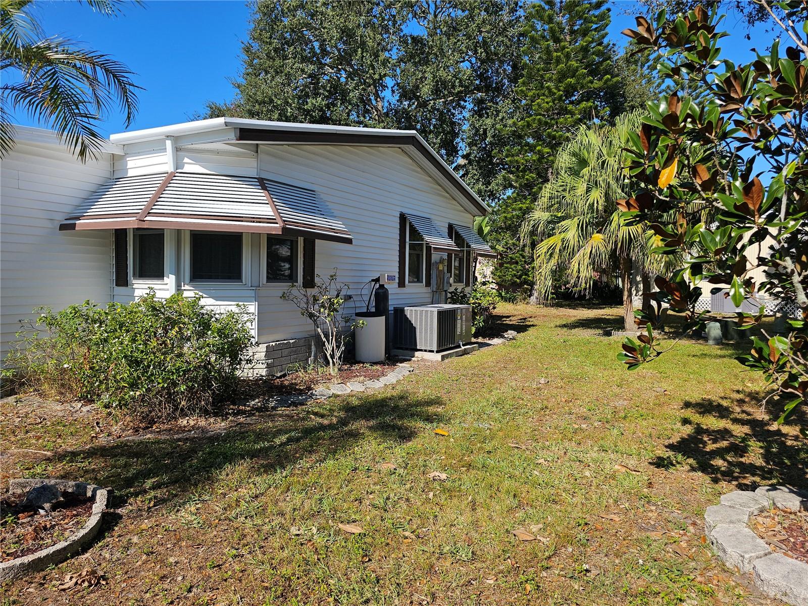 Image 4 of 34 For 101 Dolphin Drive N