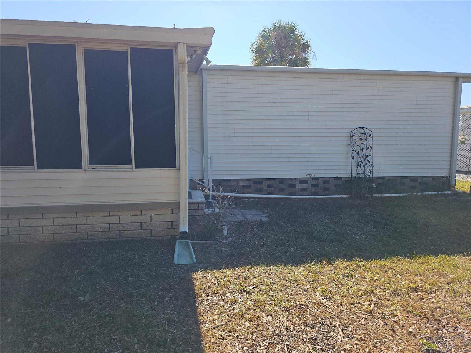 Image 6 of 34 For 101 Dolphin Drive N