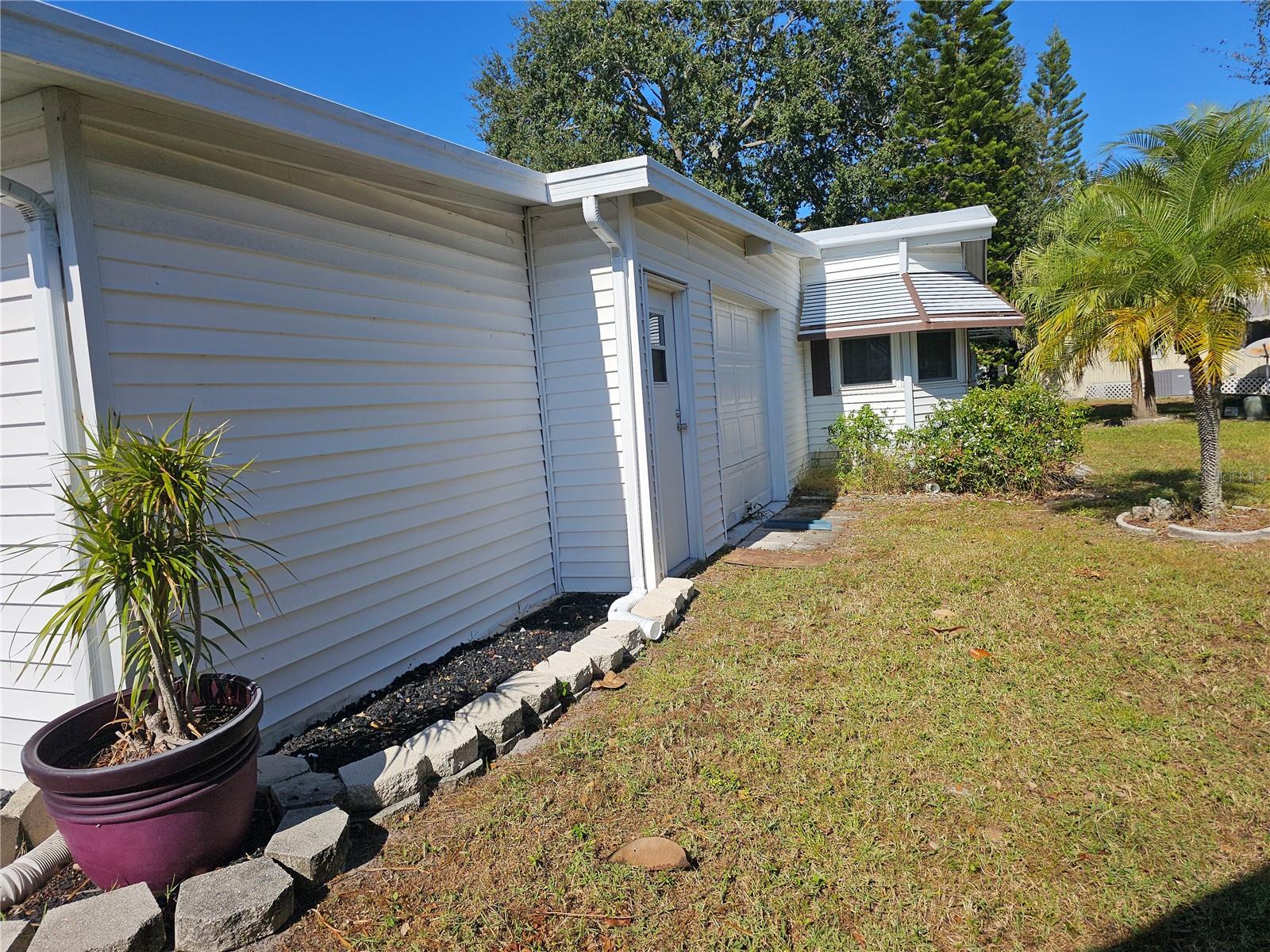 Image 8 of 34 For 101 Dolphin Drive N