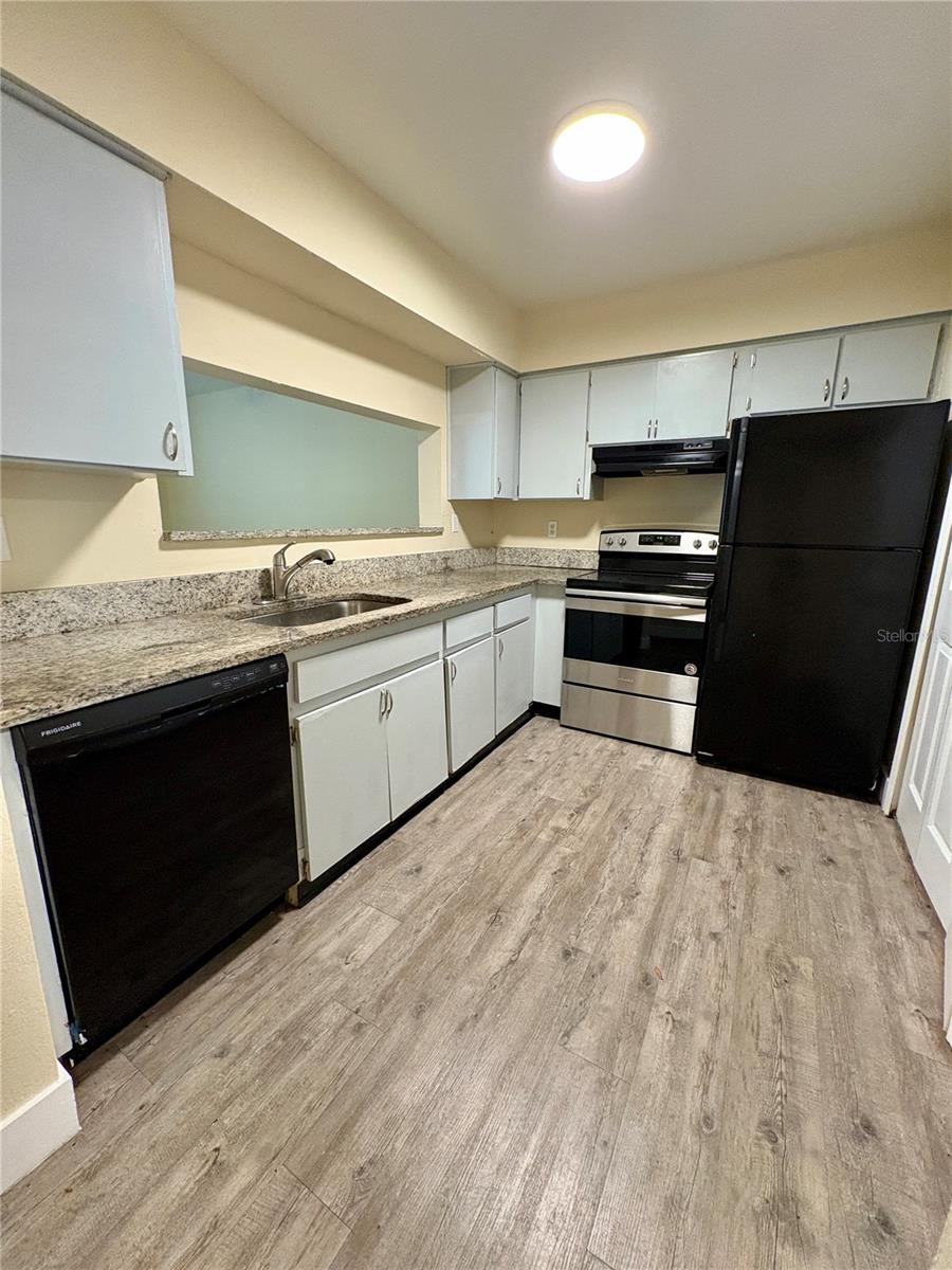 Image 7 of 16 For 305 Grant Street C1