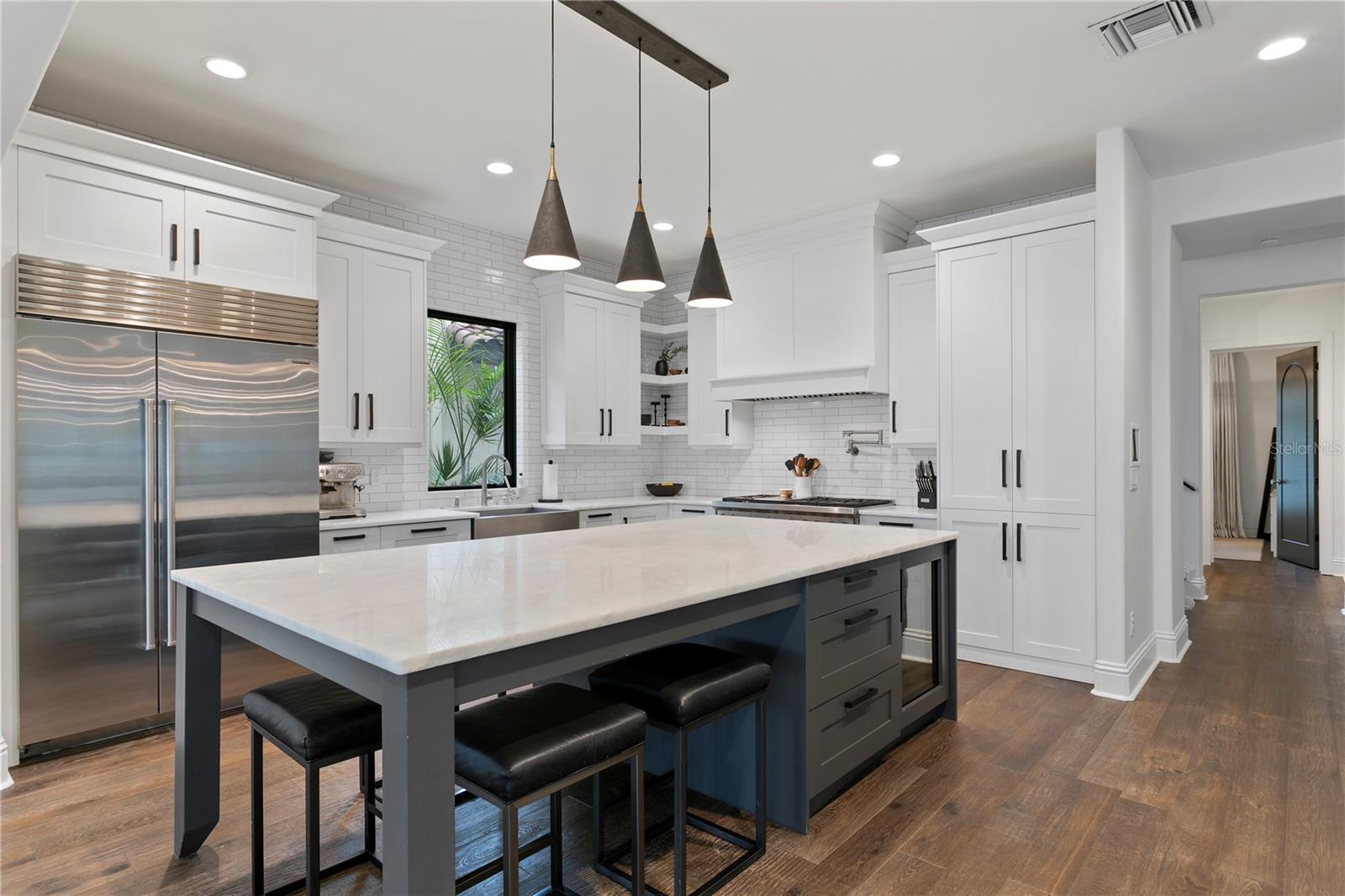 Listing photo id 15 for 603 Marmora Avenue