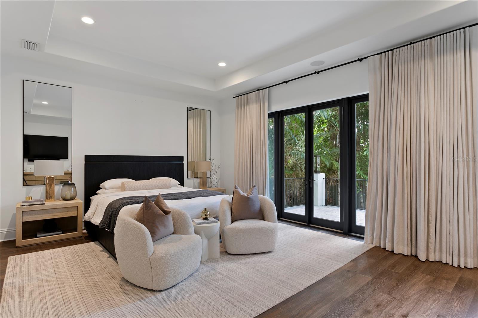 Listing photo id 16 for 603 Marmora Avenue