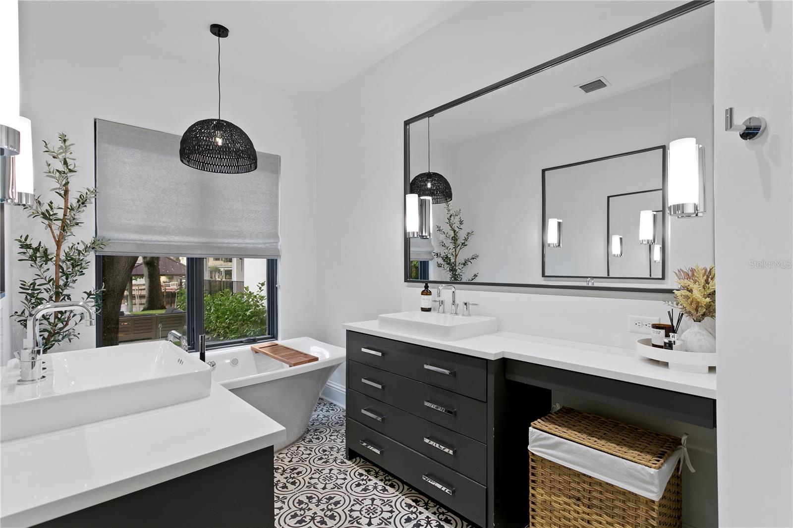 Listing photo id 19 for 603 Marmora Avenue