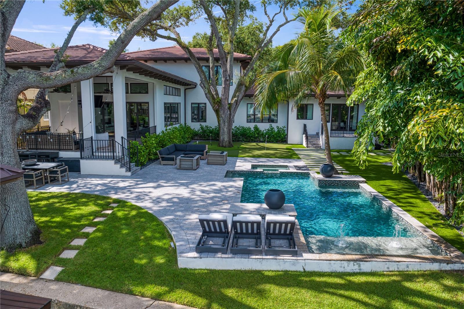 Listing photo id 3 for 603 Marmora Avenue