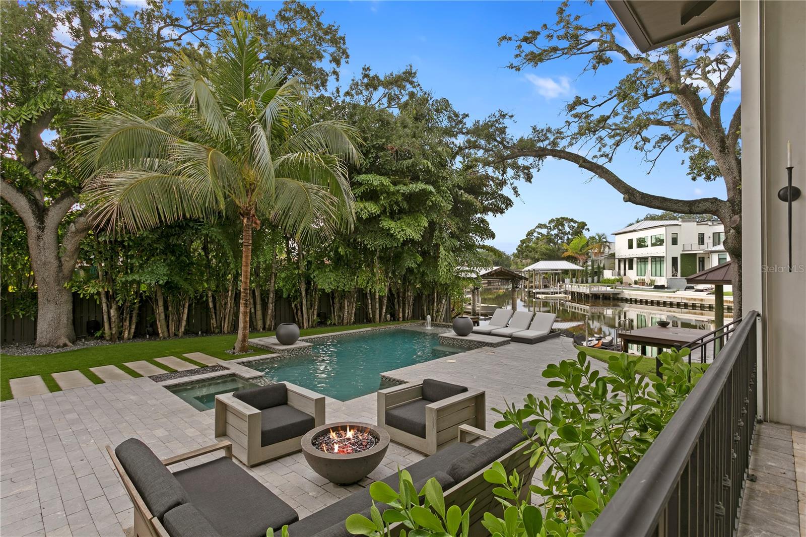 Listing photo id 4 for 603 Marmora Avenue