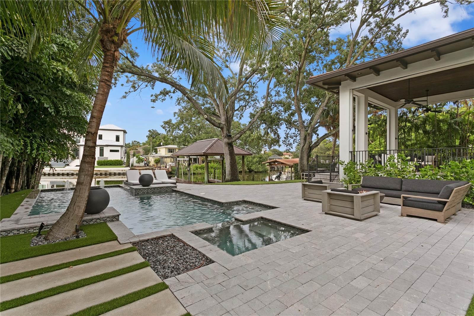 Listing photo id 5 for 603 Marmora Avenue