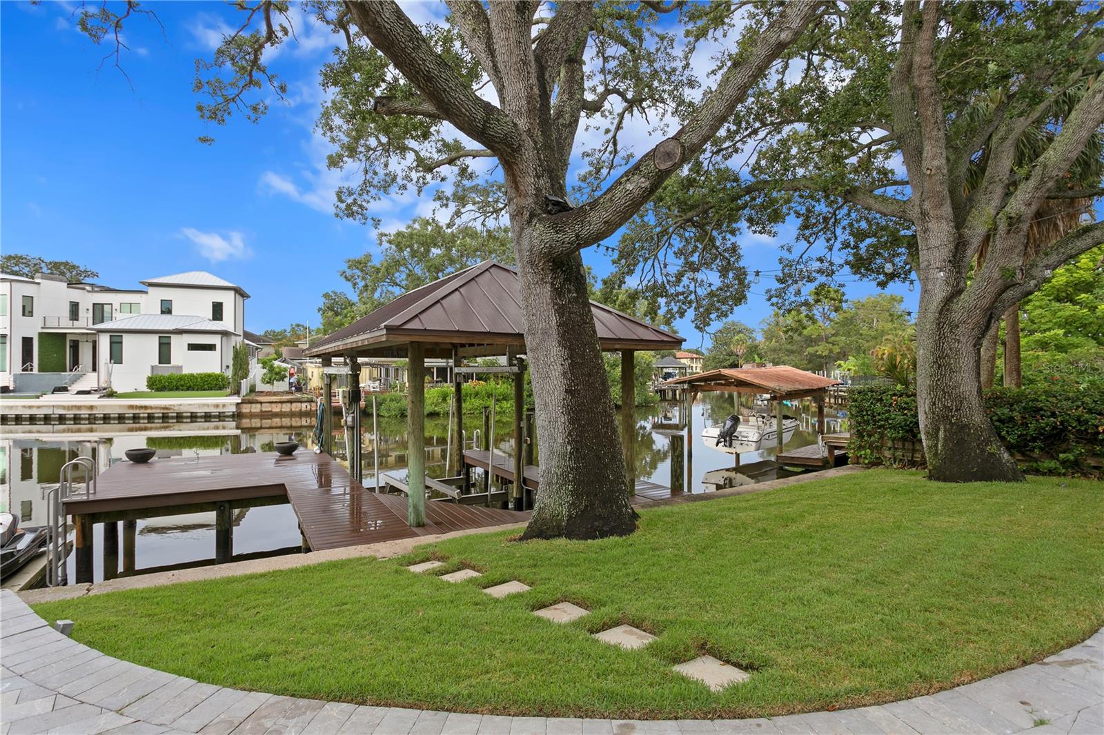 Listing photo id 6 for 603 Marmora Avenue