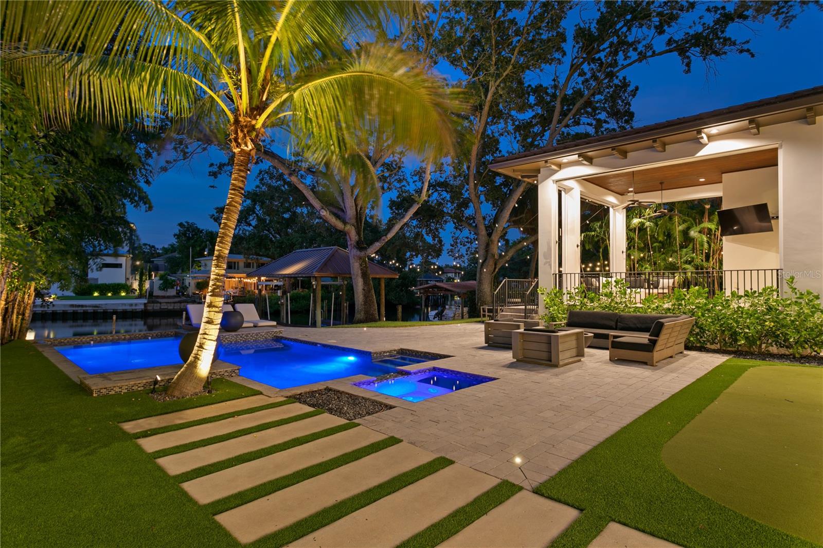 Listing photo id 7 for 603 Marmora Avenue