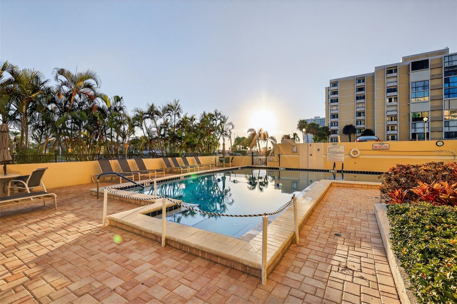 Image 29 of 34 For 800 Gulfview Boulevard 806