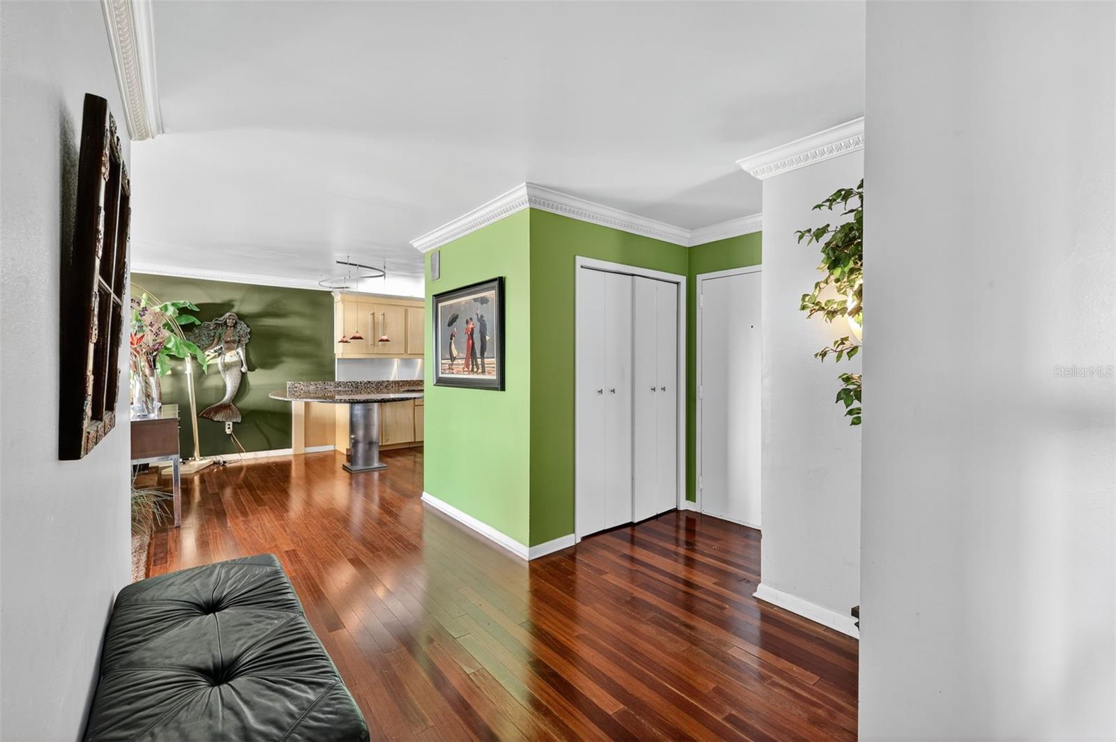 Image 3 of 34 For 800 Gulfview Boulevard 806