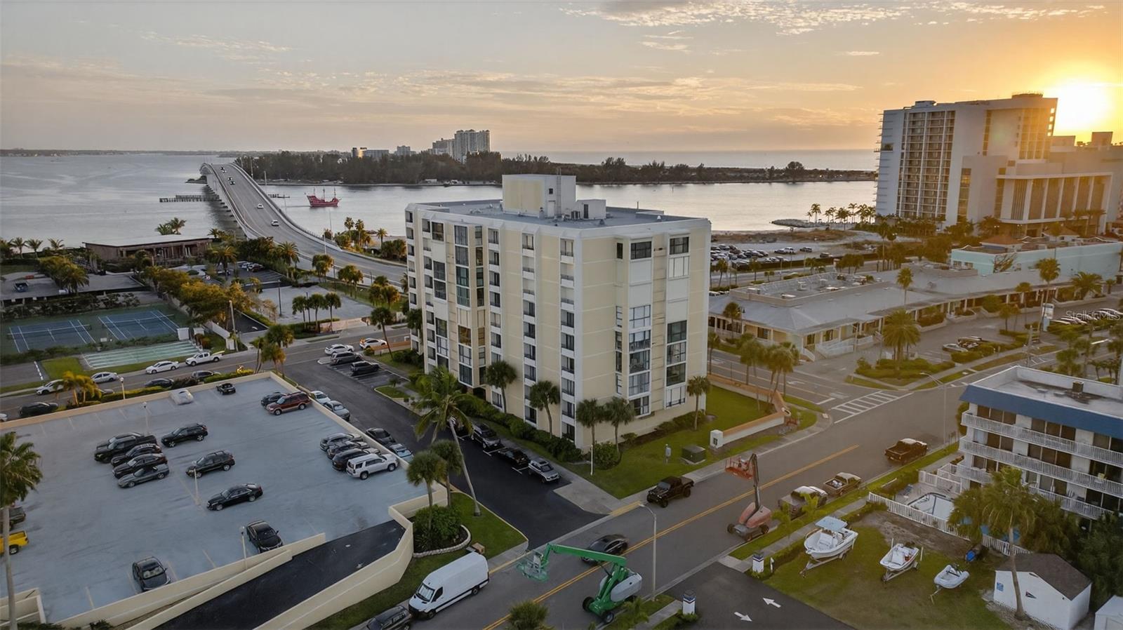 Image 33 of 34 For 800 Gulfview Boulevard 806