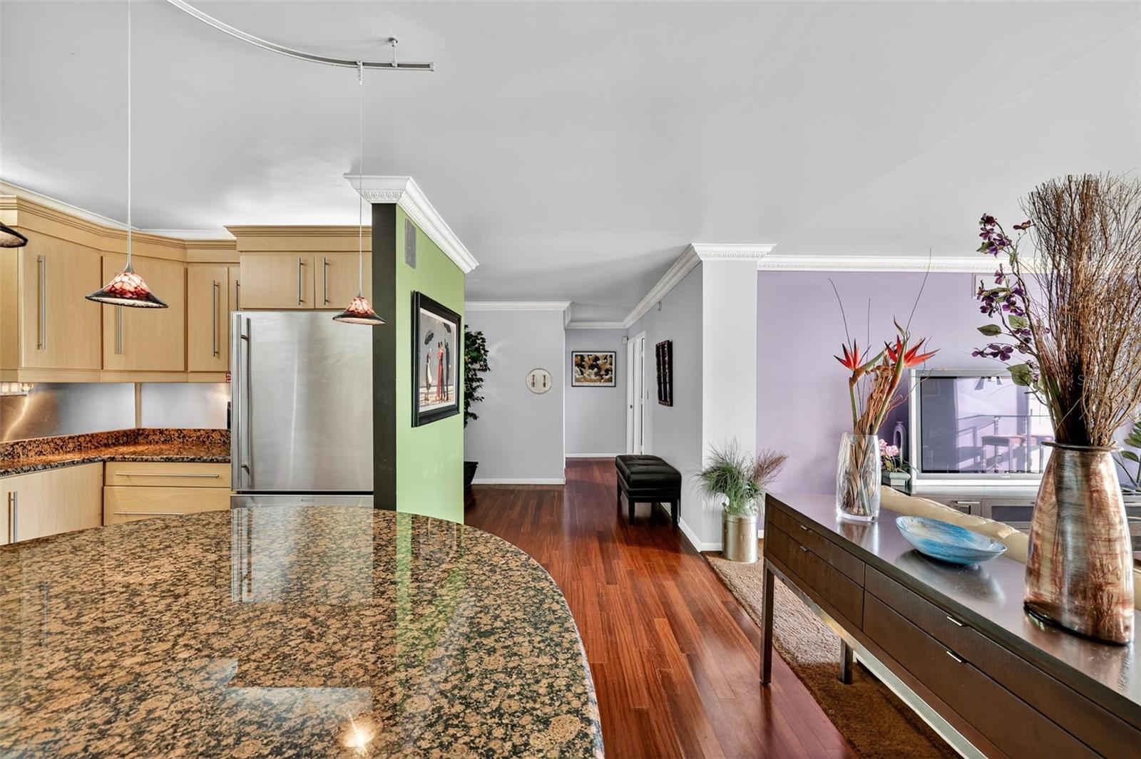 Image 6 of 34 For 800 Gulfview Boulevard 806