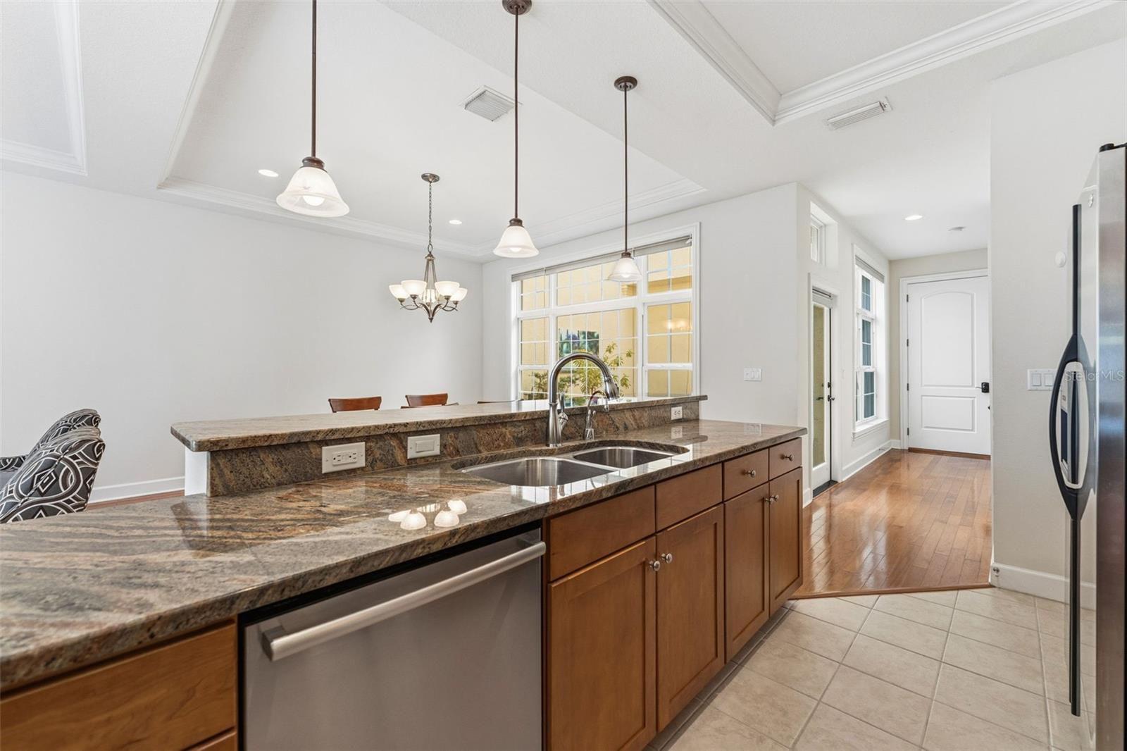 Image 10 of 39 For 2555 Platt Street