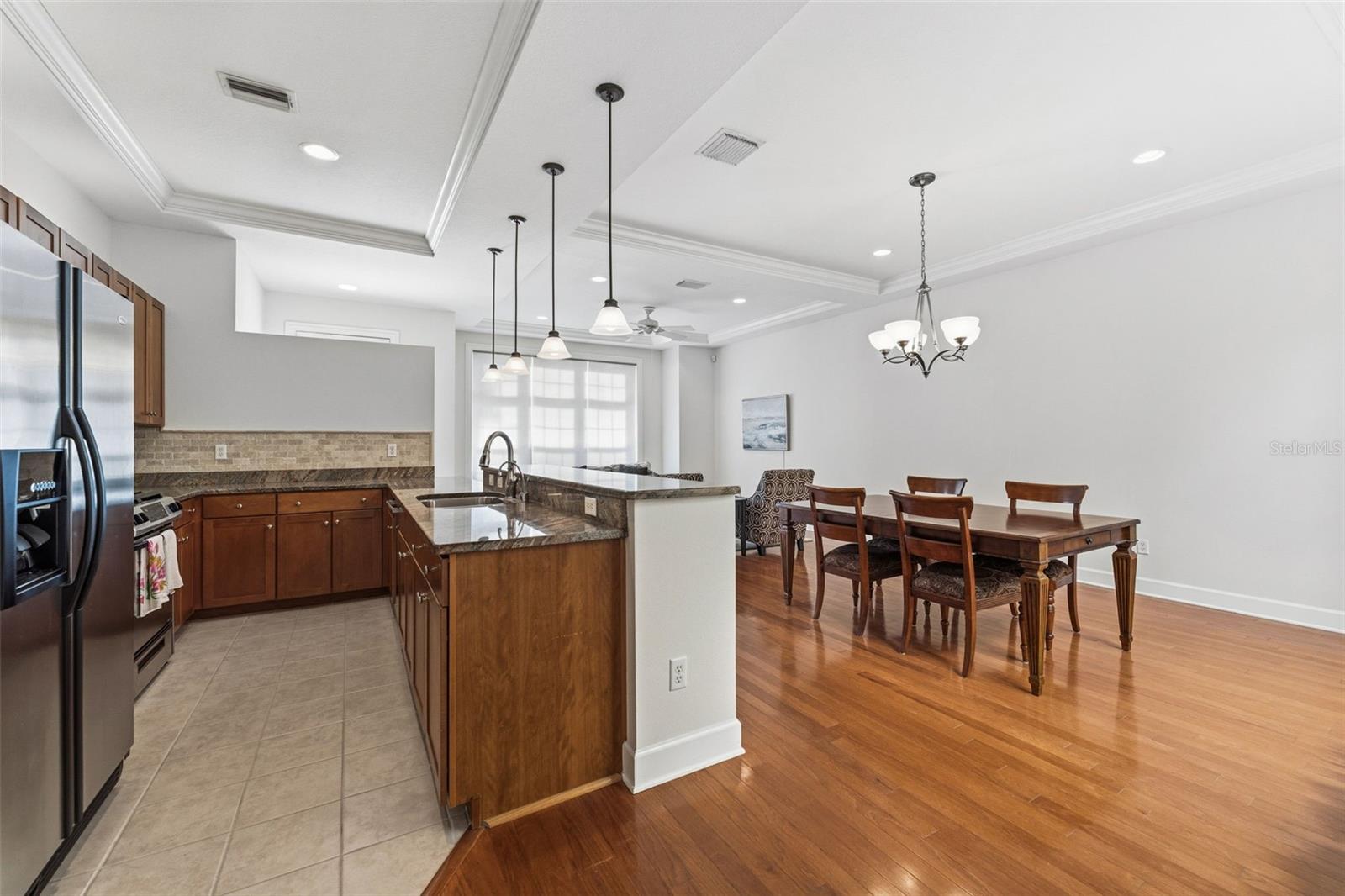 Image 13 of 39 For 2555 Platt Street