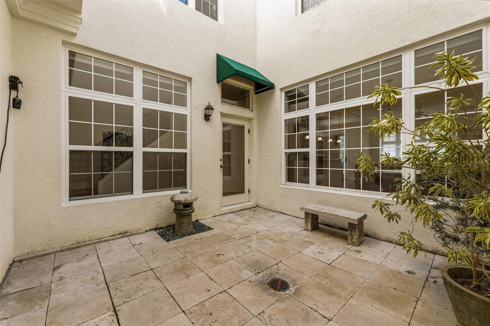 Image 16 of 39 For 2555 Platt Street