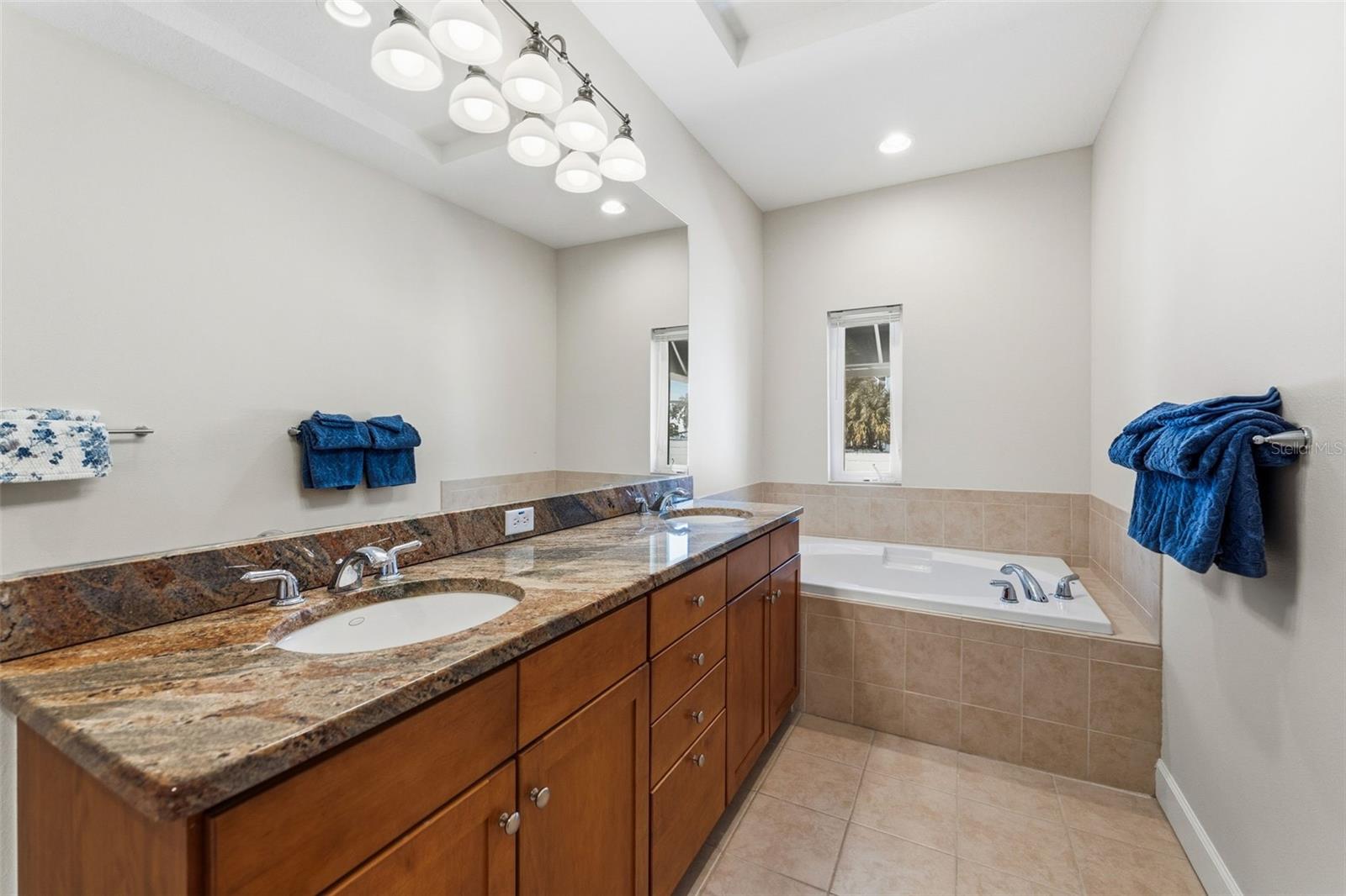 Image 21 of 39 For 2555 Platt Street