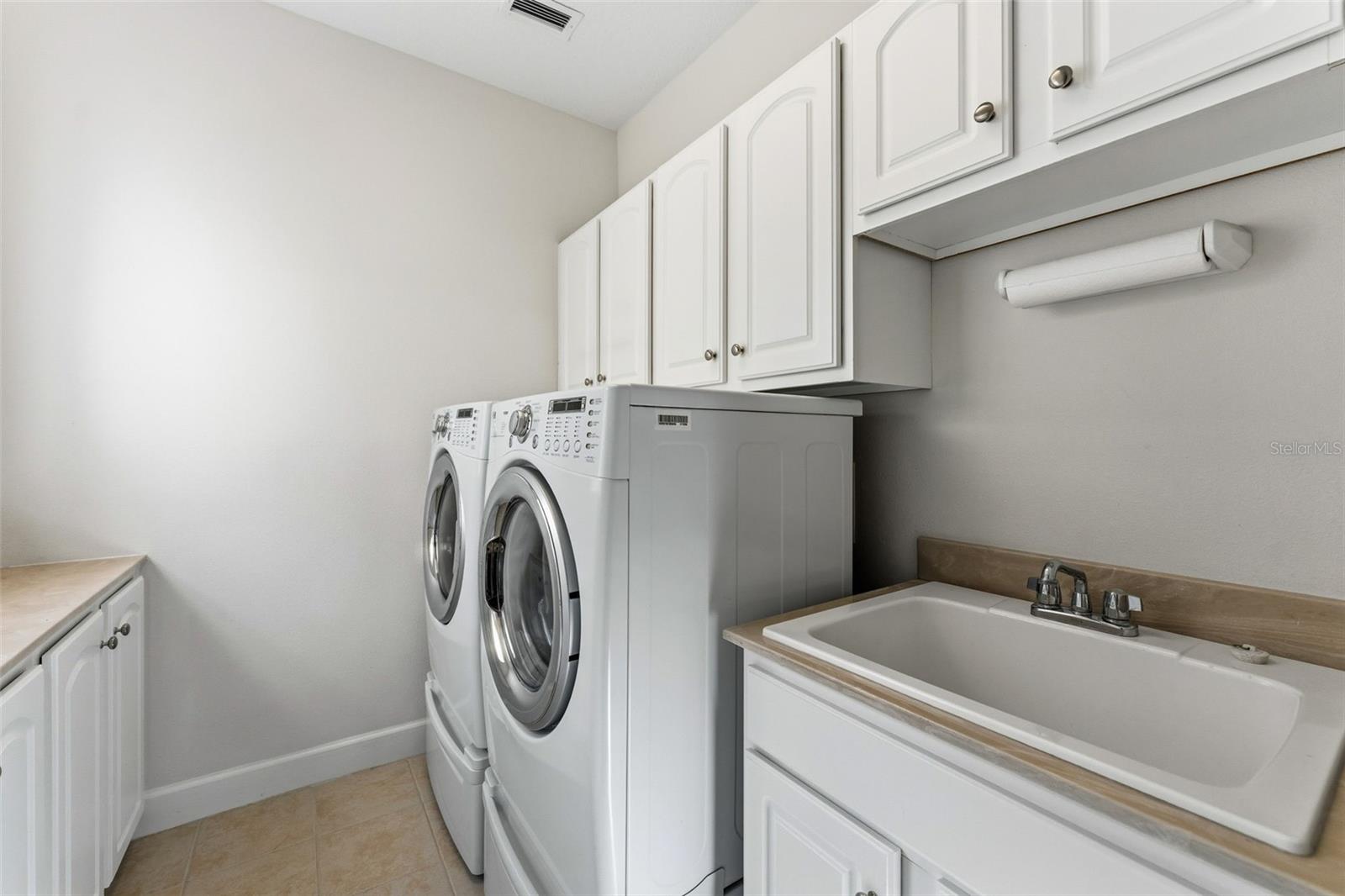 Image 31 of 39 For 2555 Platt Street