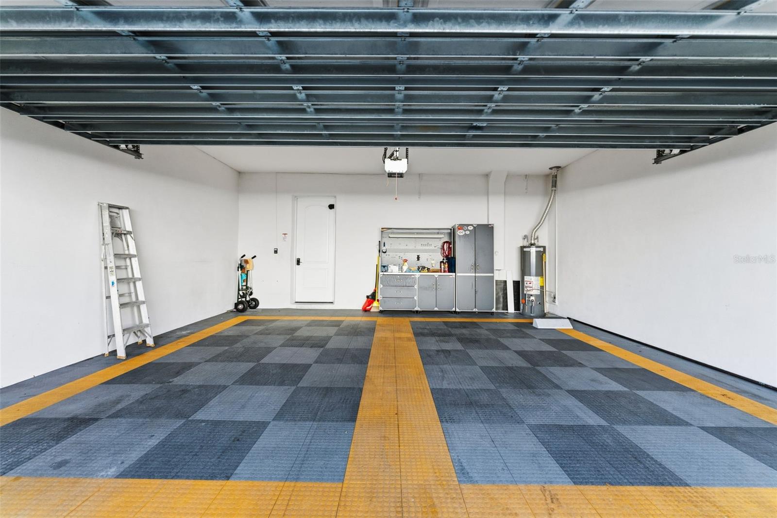 Image 32 of 39 For 2555 Platt Street