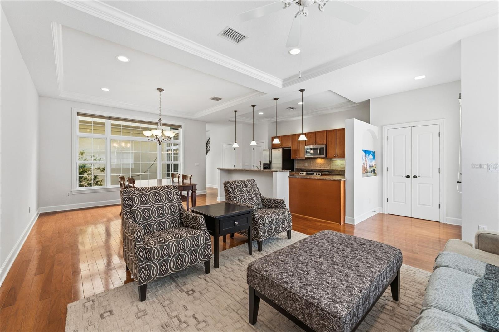 Image 9 of 39 For 2555 Platt Street