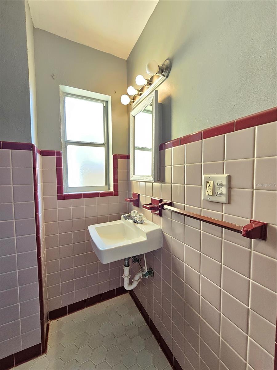 Image 10 of 11 For 1375 Drew Street 104