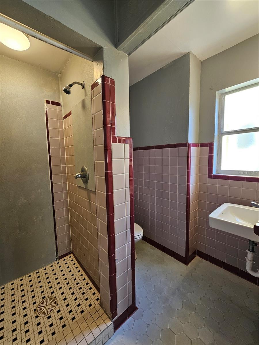 Image 7 of 11 For 1375 Drew Street 104