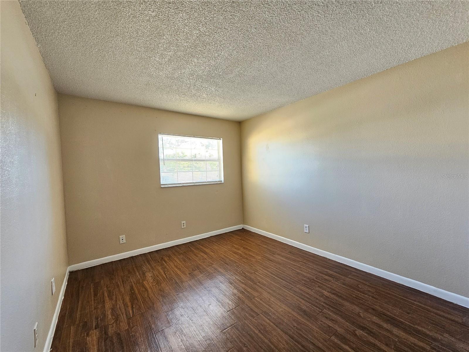 Image 10 of 13 For 221 Jefferson Circle N 20