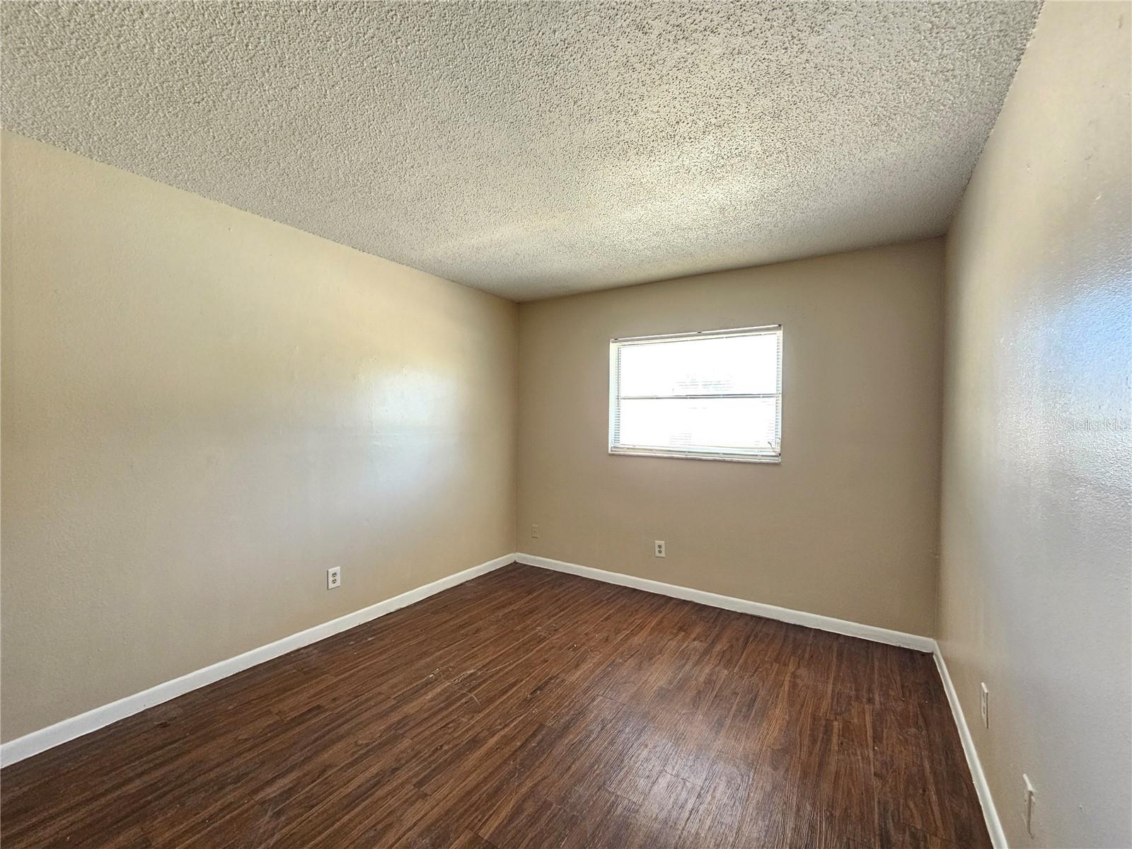 Image 8 of 13 For 221 Jefferson Circle N 20