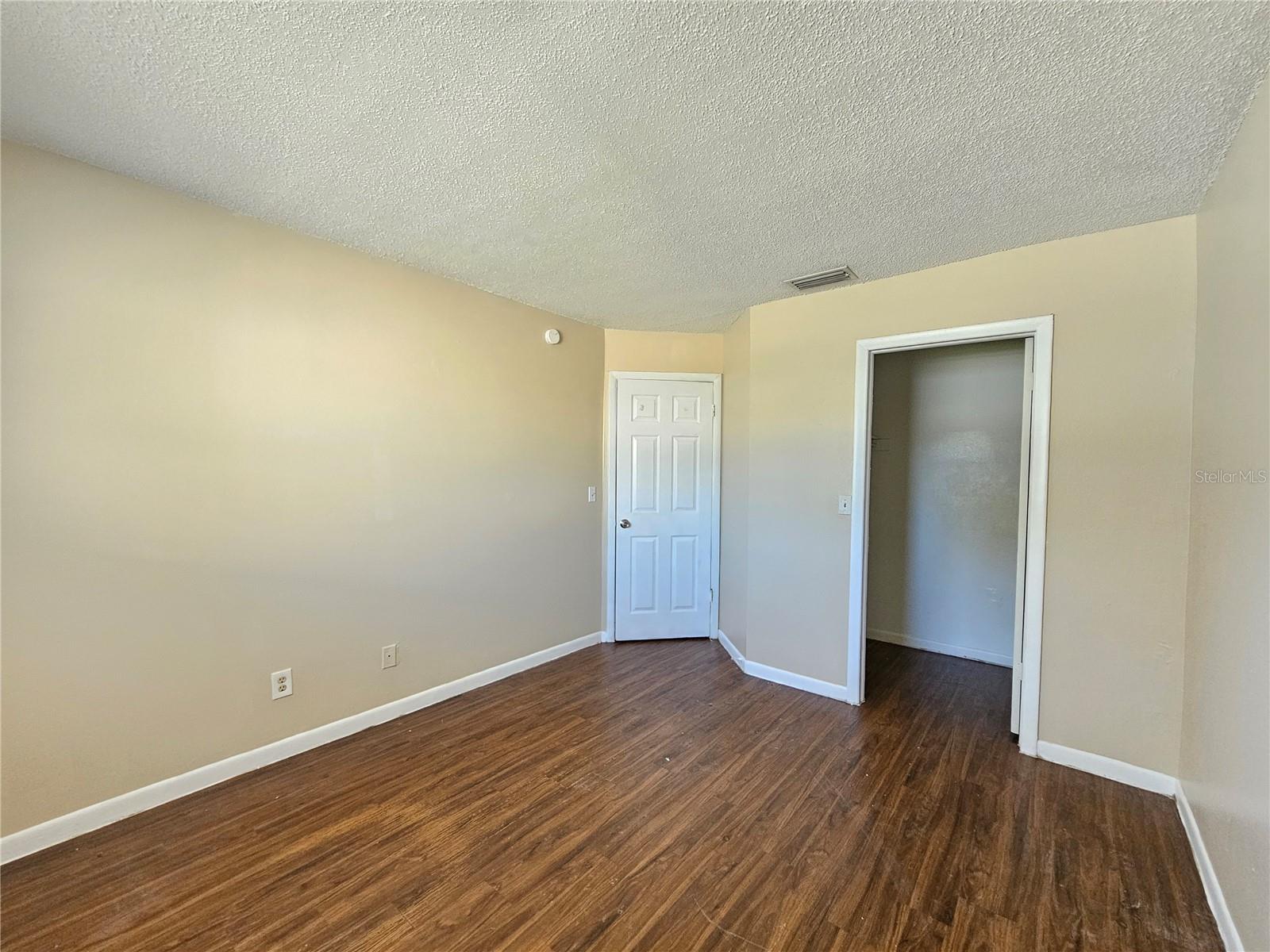 Image 9 of 13 For 221 Jefferson Circle N 20