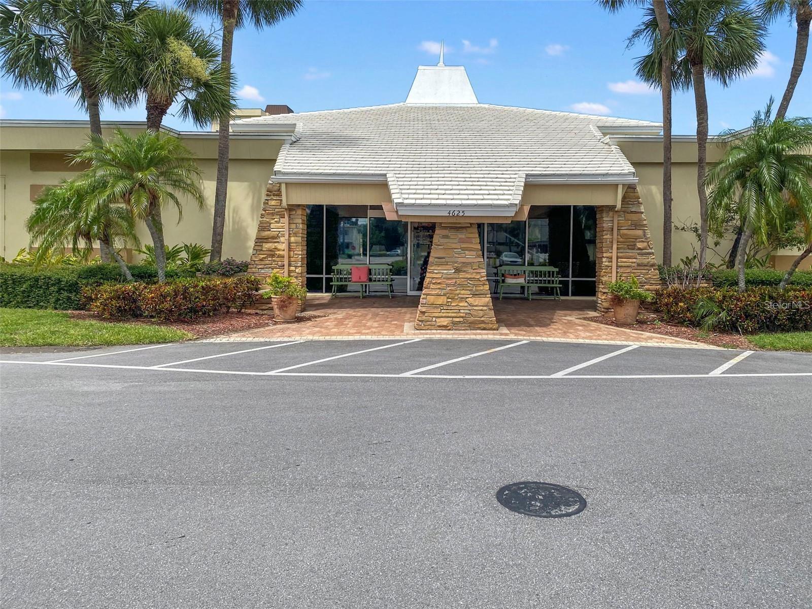 Image 24 of 29 For 4550 Cove Circle 404