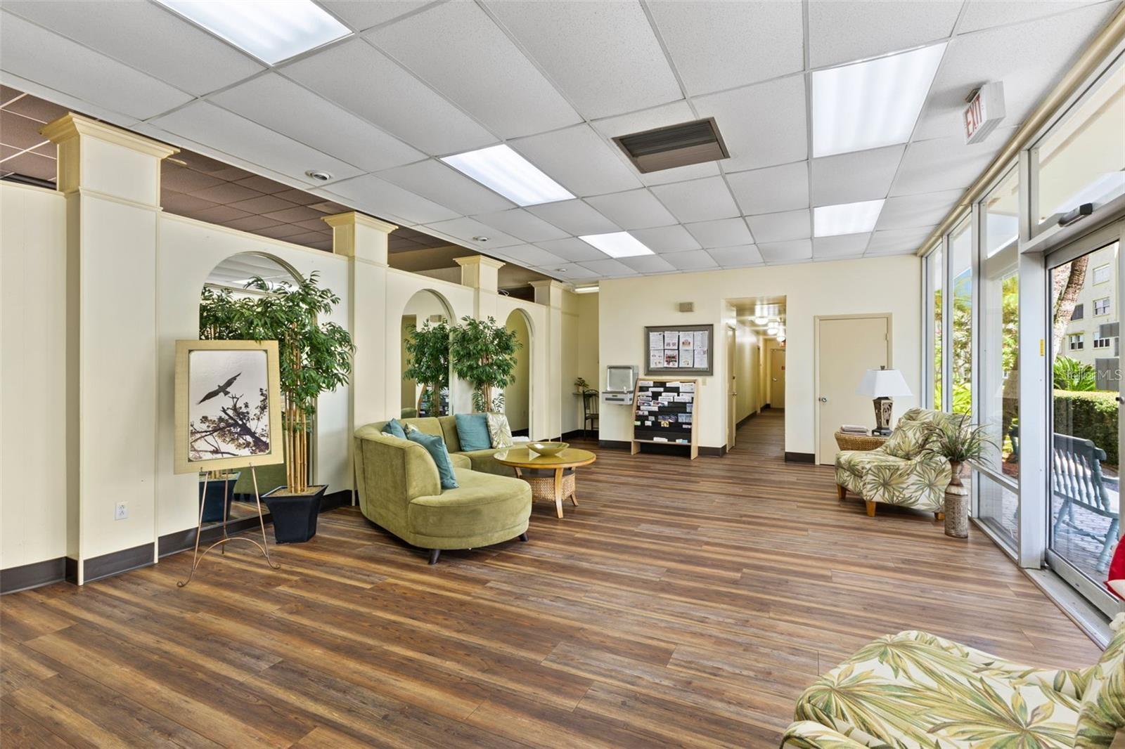 Image 25 of 29 For 4550 Cove Circle 404