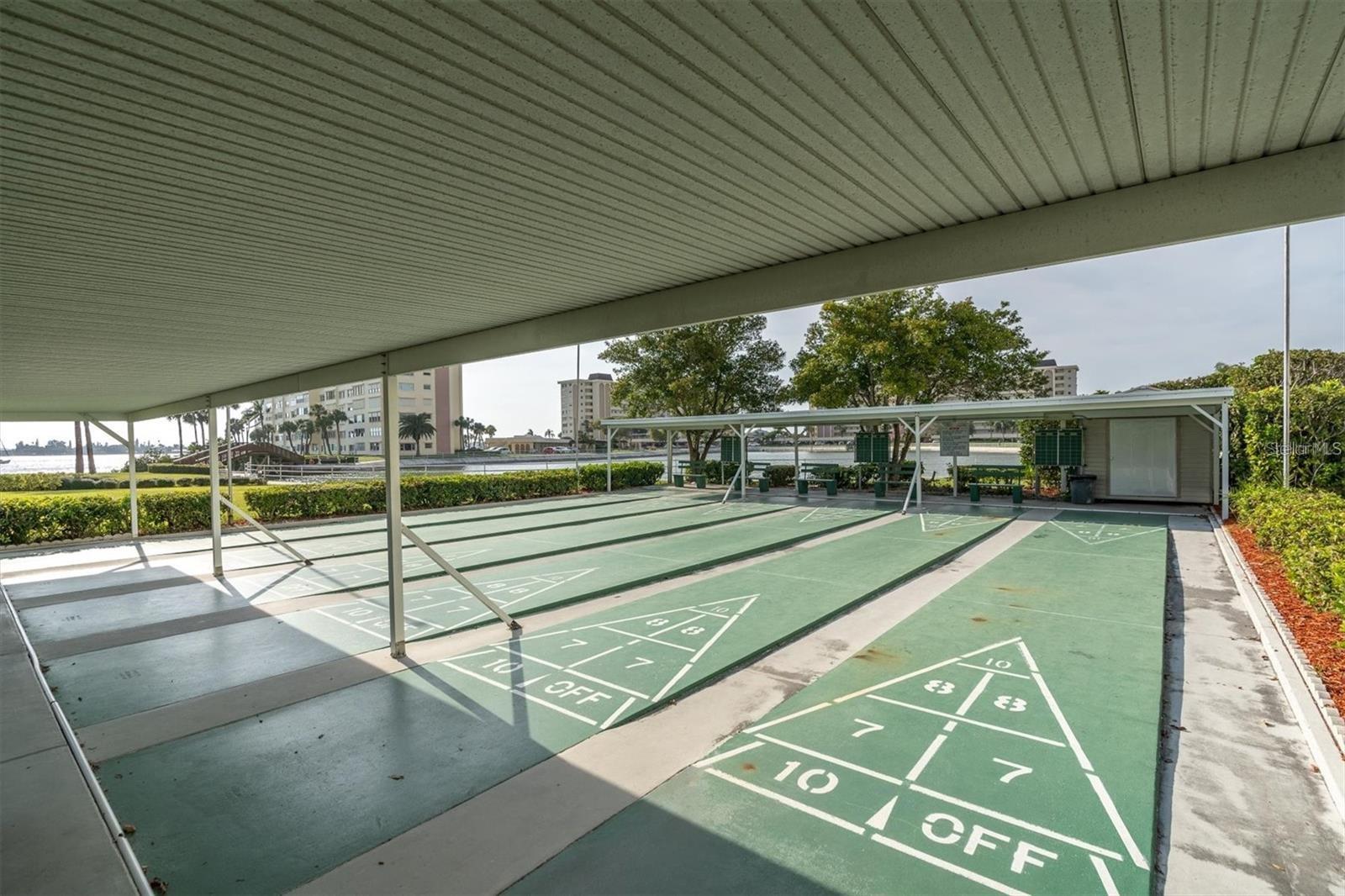 Image 28 of 29 For 4550 Cove Circle 404