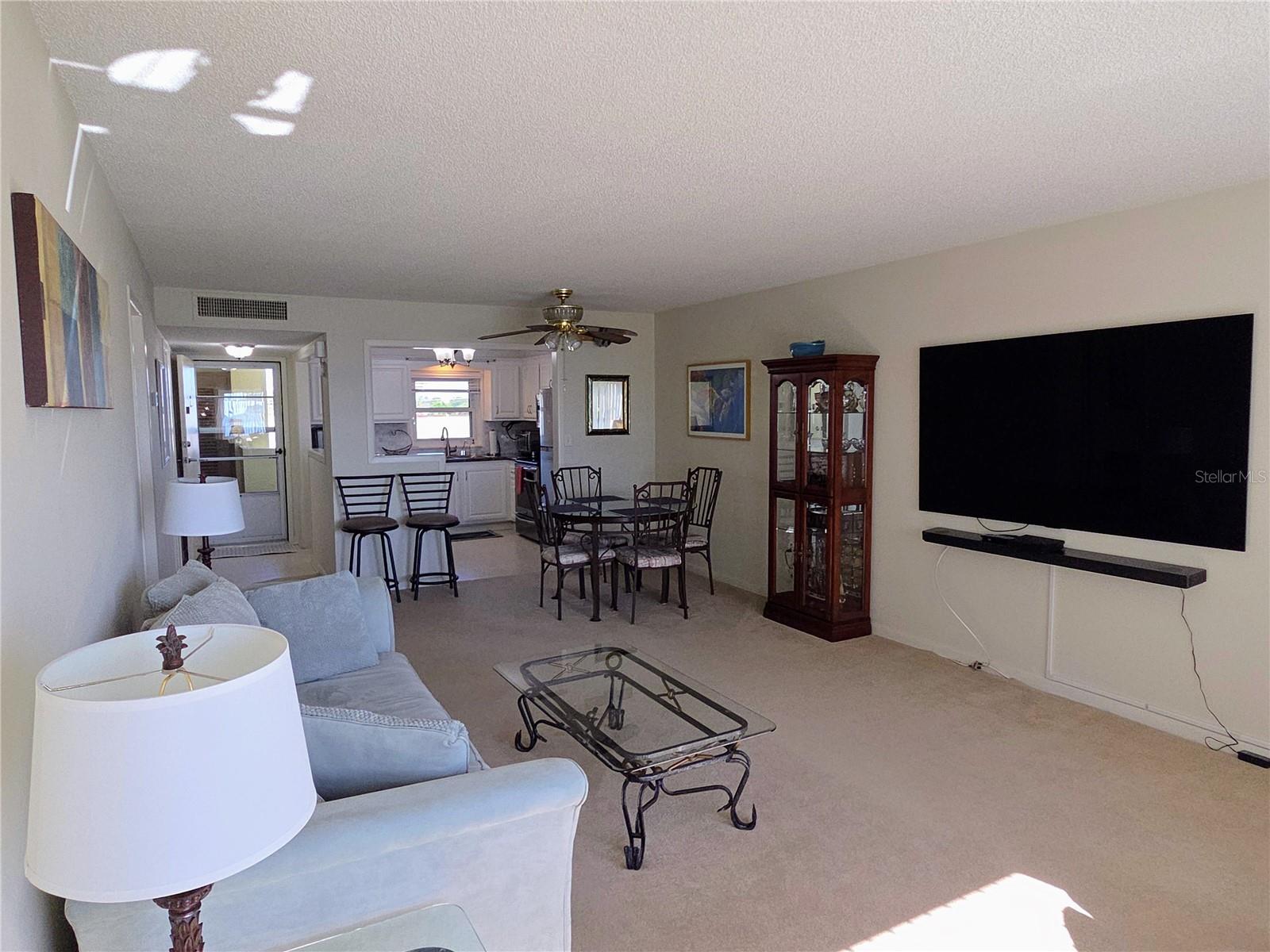 Image 7 of 29 For 4550 Cove Circle 404